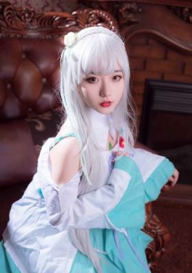 欧美牛仔女装_4K电影在线观看