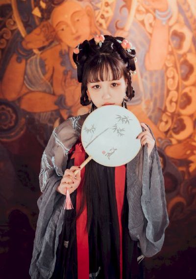 18美女裸免费观看网站_BD高清完整版播放